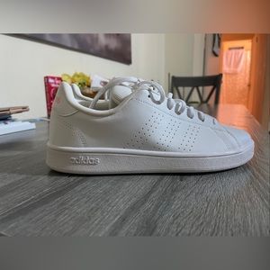 White Adidas Advantage Base Women’s size 8.5